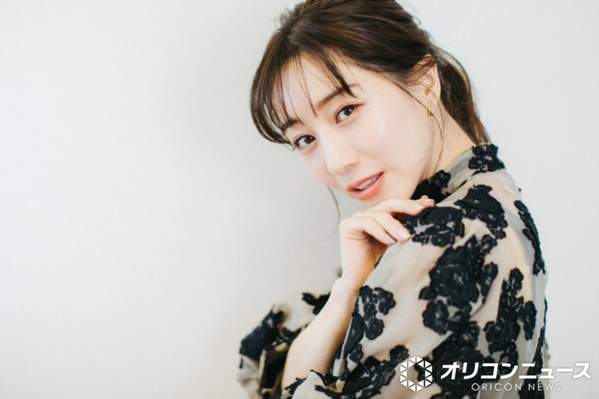 “ファストフードは年1”田中みな実、“念願”のバーガーにかぶりつく姿に反響「幸せそうな笑顔」「ついに行けたようでほっこり」