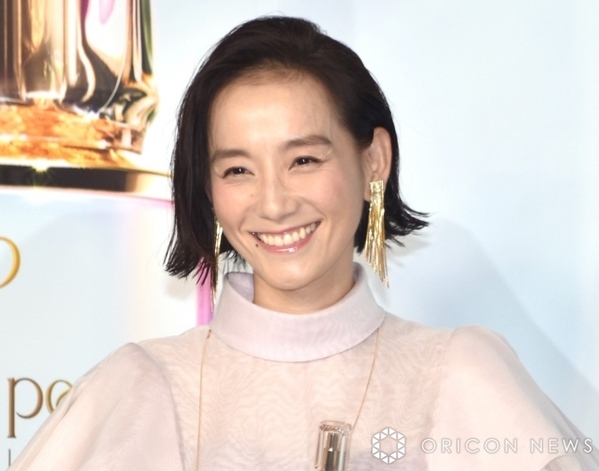 「美しくなったねぇ」46歳・篠原ともえ、“透明感”あふれる近影に反響「ほんとにきれい」「眼福です」　優美な白ワンピ姿