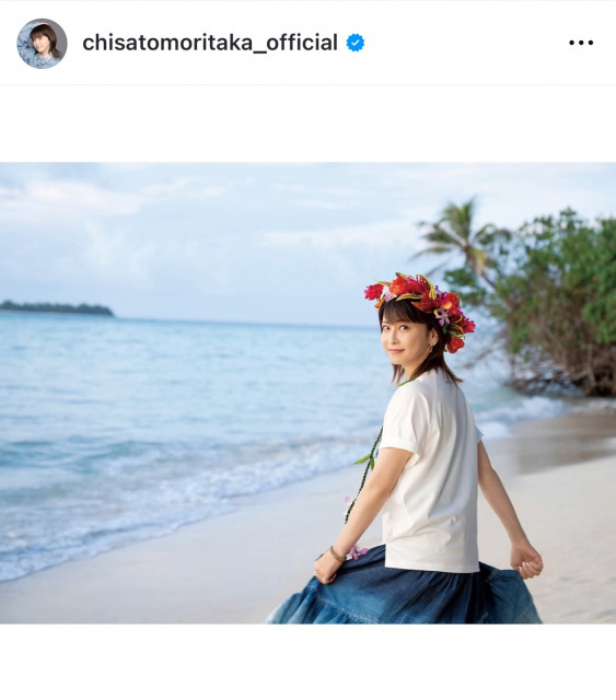 56歳・森高千里、デビュー38周年を記念し“南国サイパン”で撮影　美脚まぶしいショットも「全然オバさんにならないよねー」「スタイルも変わらない」