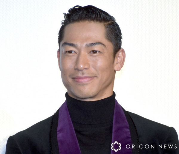 EXILE AKIRA「20年ぶり」　渋谷センター街での“渋すぎるギャルピ”が話題「さすがに目立ちすぎ」「遭遇したかった～」