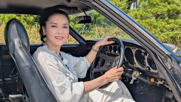 藤あや子、JK時代“初恋の彼”の思い出告白「17歳に戻っちゃいます」　当時の彼の愛車・トヨタ“名車”と再会「会いたかった」