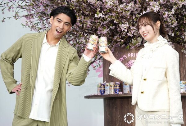 賀来賢人＆福原遥、“日本一早い”お花見に笑顔「ハッピー！」　懇親の一句も