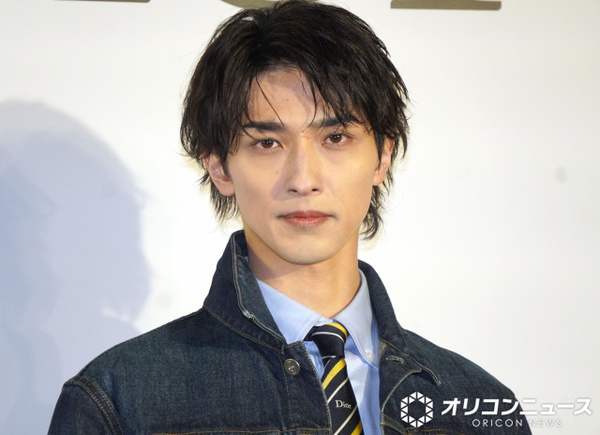 横浜流星、男臭い写真が好評「男としてはうれしい」　”ディオール”イベントに登場