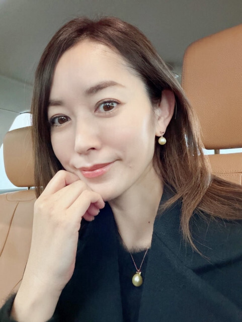 “国民的美少女”細川直美、夫・葛山信吾の愛用コートをまとった“お出かけ”私服コーデに反響「お似合いです」「仲良しご夫婦でほっこり」