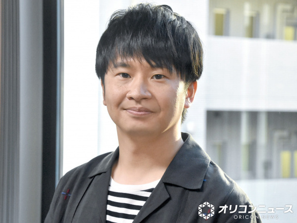 3週間の休養発表のオードリー若林、書店SNSで“最新ショット”が公開に　初小説『青天（アオテン）』サイン本に反響続々