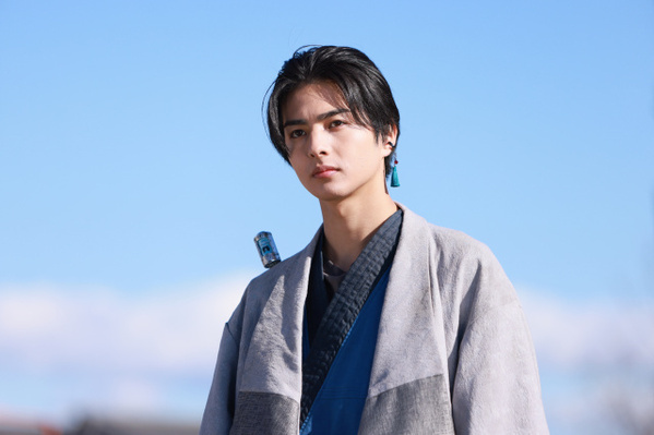 【超宇宙刑事ギャバン インフィニティ】第2話「二つの刃」あらすじ　なぜギャバンが2人？　ギャバン・ブシドーが蒸着