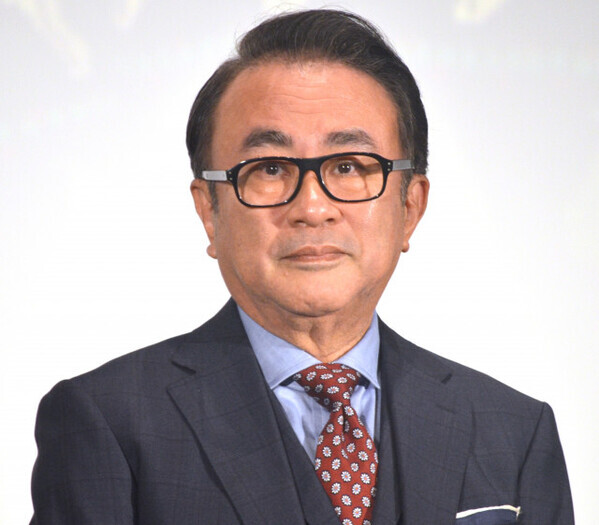 三谷幸喜氏、サングラス姿でTBS『情報7daysニュースキャスター』出演　木にぶつかり全治3週間