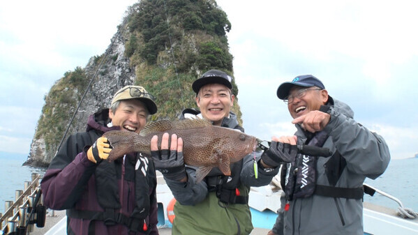 前川清の息子・紘毅、芸能界の釣り仲間たちと“さながらプライベート”な姿
