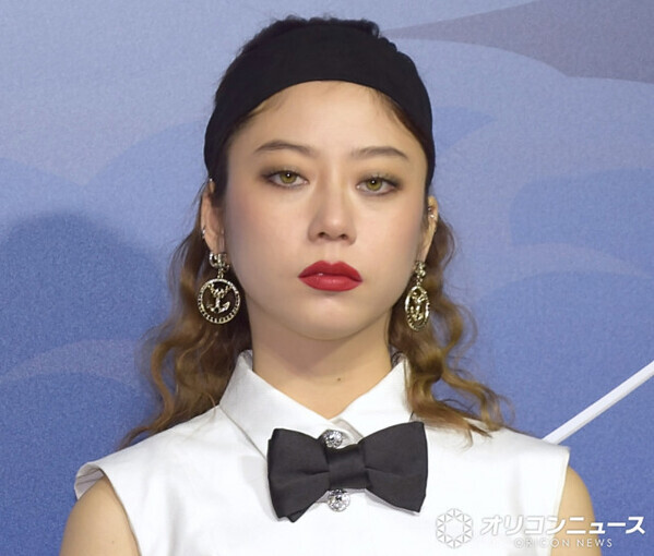 CHARAの長女・佐藤菫＆長男・緋美が姉弟2ショット　父親は浅野忠信