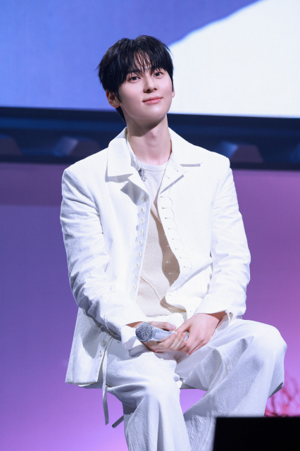 HWANG MIN HYUN、2年ぶり“再会”「これからは別れることはないから」　NU'EST、Wanna One楽曲も披露