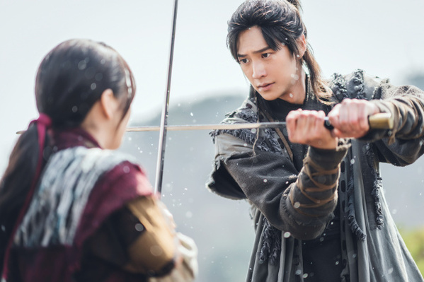 【あすから】ナ・イヌの勇ましい姿…純愛を貫く青年に　キム・ソヒョンのアクションも…韓国時代劇『王女ピョンガン 月が浮かぶ川』、放送スタート＜キャスト・あらすじ＞