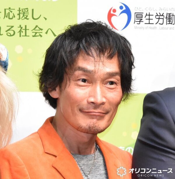 杉田あきひろ、放射線性顎骨壊死の手術終了を報告　病床の写真公開「まだ絶食状態は続いてて空腹で泣きそうですが笑」