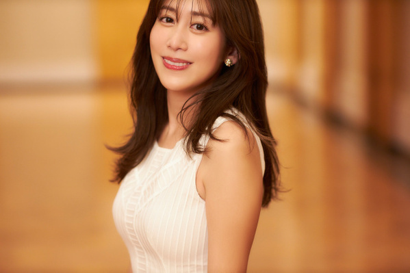 元NHKアナ・中川安奈『FRIDAY』で初雑誌連載　第1回は神田愛花と仕事＆恋愛を語る