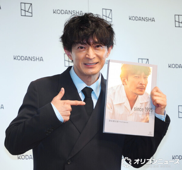 津田健次郎、新たなフォトブックに照れ笑い「恥ずかしい」　一度は辞退したと告白「50超えてるんで…」