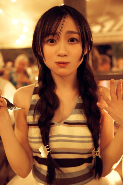 乃木坂46川崎桜、幸せいっぱい素の“もぐもぐ”カット公開　写真集先行カット第11弾