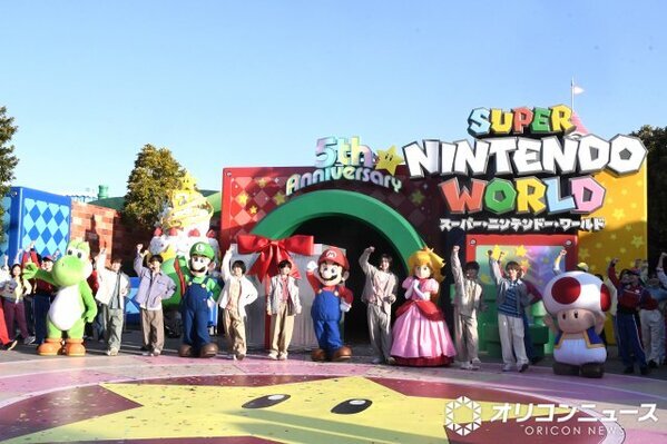 なにわ男子、USJで一致団結の本気姿「やべぇ！やべぇ！」　5周年の『スーパー・ニンテンドー・ワールド』満喫