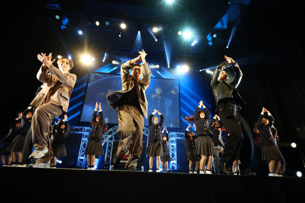 EXILE MAKIDAI、入学式でDJパフォ　新入生沸く　TETSUYA＆岩谷翔吾も登場「家族への感謝の気持ちを忘れずに楽しんで」