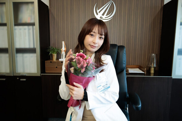 宇垣美里『ヤンドク！』クランクアップに「のびのびと演じさせていただきました」【コメントあり】