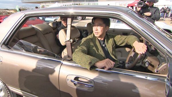 約38年前・日産“高級セダン”におぎやはぎ興奮　「品川33」を引き継ぐ“バブル期”を代表する1台「当初買った金額からはだいぶ維持費が…」