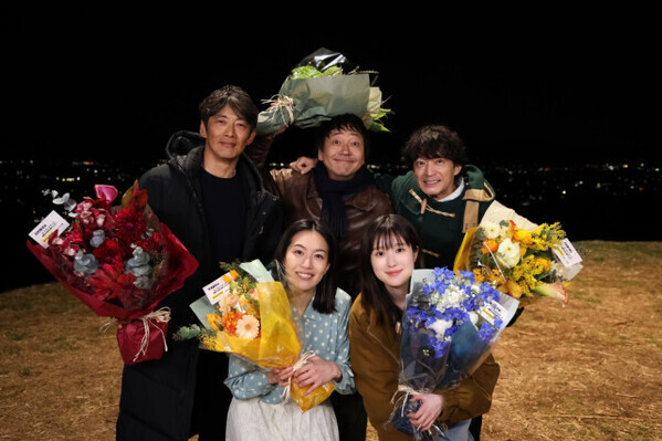 『ラムネモンキー』反町×大森×津田が夜の高台でクランクアップ　今夜、“マチルダ失踪事件”のすべての謎が明らかに