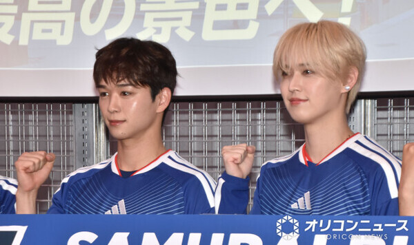 JO1白岩瑠姫＆INI後藤威尊、話題のサッカー日本代表アウェイユニでライブ？「着ます！」