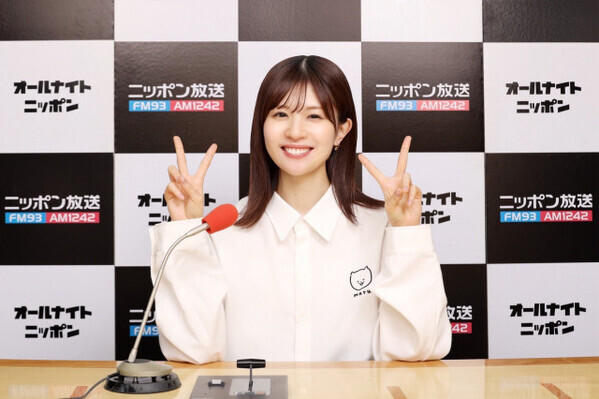 『松田好花ANN0』マイク前写真が解禁