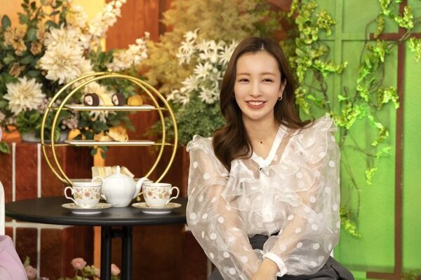 板野友美、“プロ野球選手の妻”ならではのママ友事情を告白　あまりの天然ぶりに峯岸みなみは「昔から…」