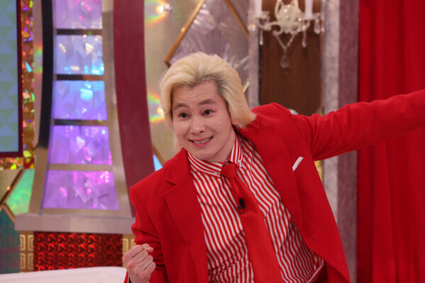 カズレーザー、金髪＆おなじみ赤衣装でドラマ出演　波瑠×麻生久美子『月夜行路』第1話ゲスト