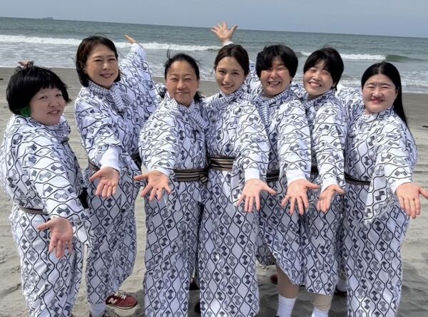 川口春奈、『イッテQ！』温泉同好会“新弟子”に「なんでもやります！」　泥だらけ＆ボクシング対決も