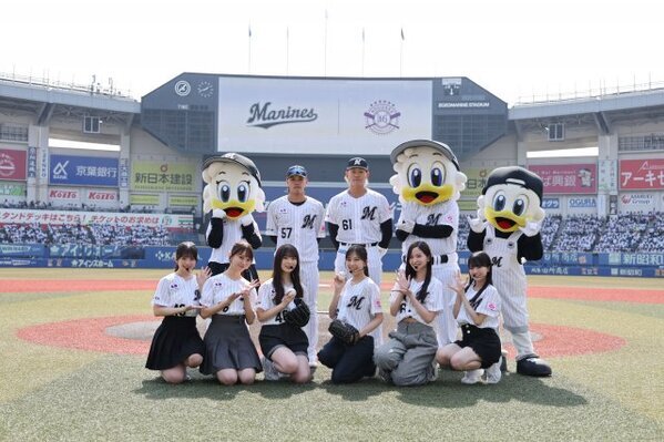 乃木坂野球部、マリーンズのユニ姿で歌唱　小川彩＆柴田柚菜が本気ピッチング「46点」「100点」