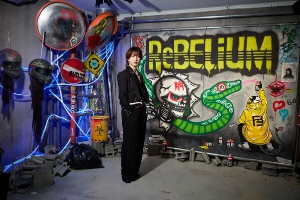 KEY TO LIT中村嶺亜、念願の個展に歓喜　70点超えのアート作品で世界観全開「めちゃくちゃ厨二病」