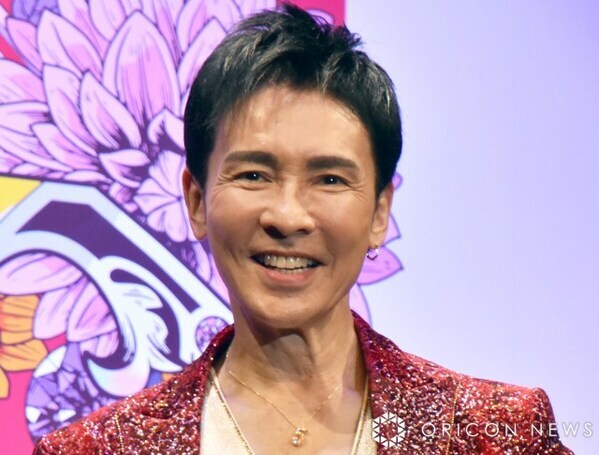 郷ひろみ、SNSに投稿された激変ショットに「えっ？誰？」「お人形さんみたい」