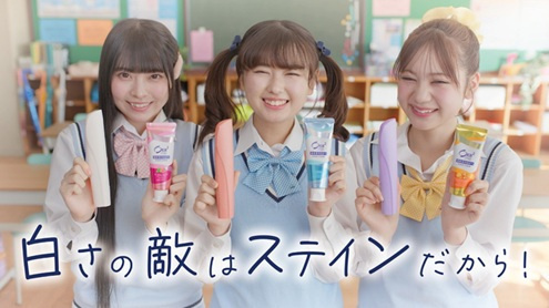 “妖精”おひなさまが“ステインの化身”るいに勇敢に立ち向かう　「Ora2」WEBCMにあおい＆もかも登場