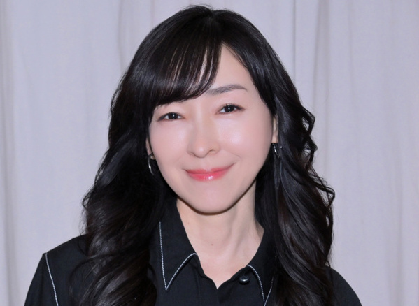 麻生久美子、SixTONES冠番組VTRにサプライズ登場　視聴者驚き「なんて豪華なの」「ロケしてくださったんですか！」