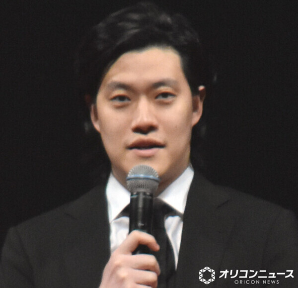 粗品、入学式にサプライズで登場　会場どよめき　2300人に魂のメッセージ