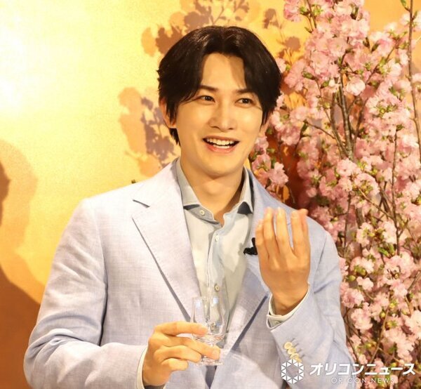 町田啓太、お酒の楽しみ方は”仕事終わりのご褒美”　友人たちとの食事の席でプレゼント明かす