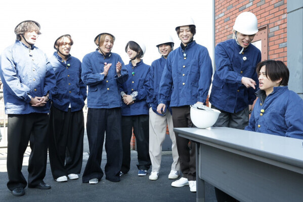 timelesz、日光街道で真剣勝負＆ご当地グルメ堪能　新聞ラテ欄を8人のメンバーカラーで彩る