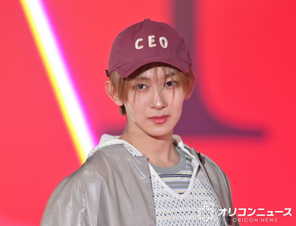 MAZZEL・NAOYA、高貴なビジュアル披露　『ガルアワ』幕開けに登場