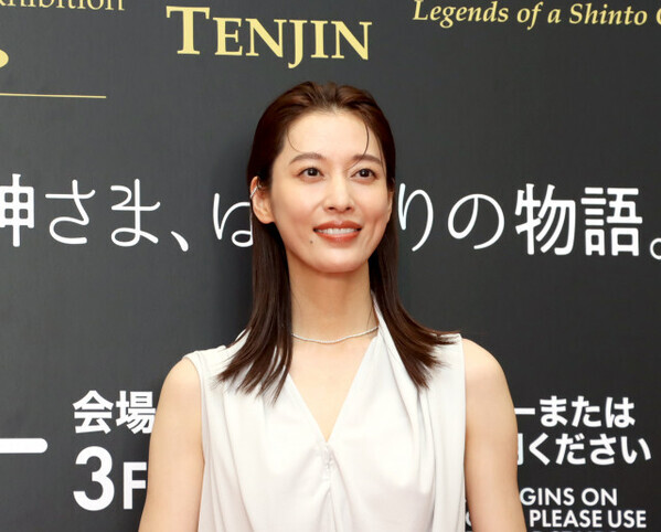 元宝塚トップ・月城かなと、「こんなの着ていたな」しみじみ　かつて演じた菅原道真の装束姿を発見　当時を振り返る