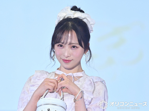 AKB48・小栗有以、“圧倒的かわいい”天使ビジュアル　愛きょう満点ランウェイ