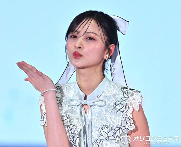 乃木坂46・金川紗耶、ノースリワンピで夏のガーリースタイル　投げキス＆ウィンクで魅了