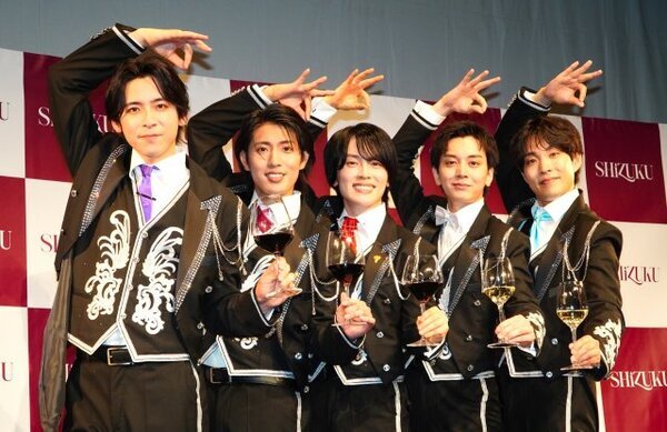 ワインがテーマの新歌謡グループ「SHiZUKU」、お披露目会でハプニング