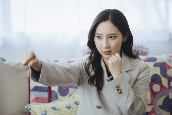 『時すでにおスシ!?』ファーストサマーウイカ、胡桃のファイティングポーズは「攻撃ではなくガード」