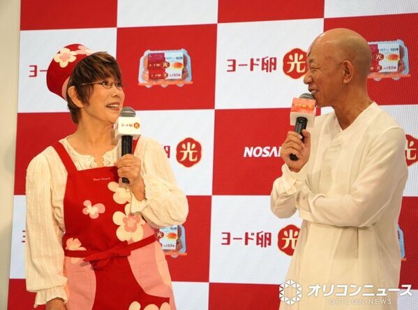 平野レミ、料理ショーで“頭イジり”連発　小峠タジタジ「光ってるね」「共食いでしょ」