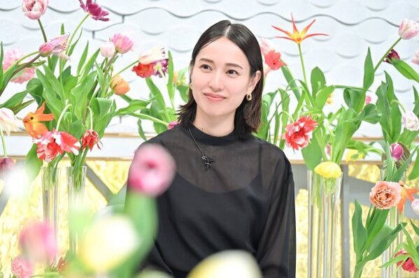 戸田恵梨香、恩師と10年ぶり再会に涙…睡眠時間わずか2～3時間だった若き日を回想『日曜日の初耳学』
