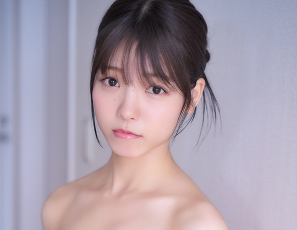 AKB48・高橋彩音、“ベビーフェイスなお姉さん”の透明感溢れるショット公開