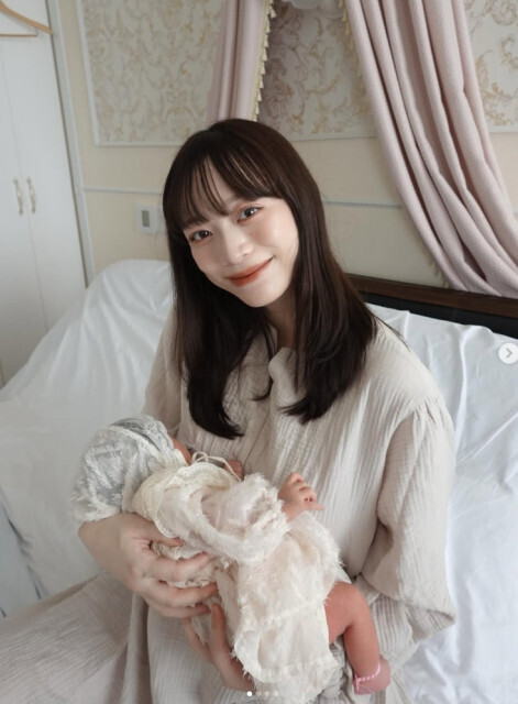 モデルの由布菜月、第1子出産！赤ちゃんの写真投稿　「計画帝王切開で」夫はサッカー日本代表の上田綺世