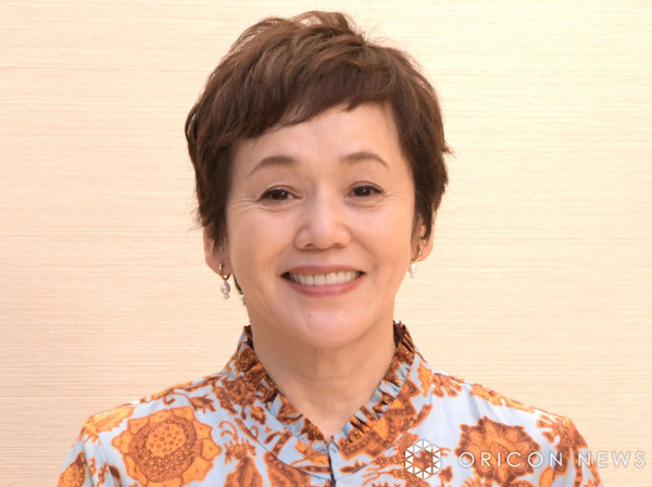 大竹しのぶ、自宅ベランダに咲いた色鮮やかなアザレアを披露「美しいですね」