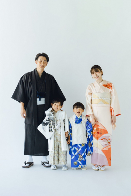 あいのり・桃、家族4人“七五三”ショット披露　5歳長男＆4歳次男「生まれてきてくれて本当に良かった」」