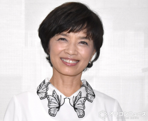 榊原郁恵、長男＆次男＆義娘との家族ショット添え67歳バースデー報告「拓弥の可愛いお嫁ちゃんも加わって」　誕生日会には亡き夫・渡辺徹さんの写真も